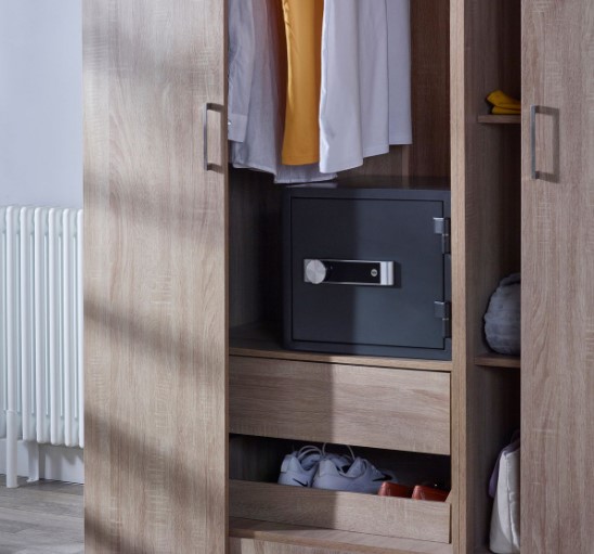 Yale YFM/352/FG2 Ohnivzdorný sejf střední